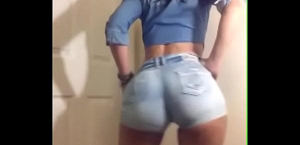  Beautiful Kathy Con K Twerking in Tight Jean Shorts